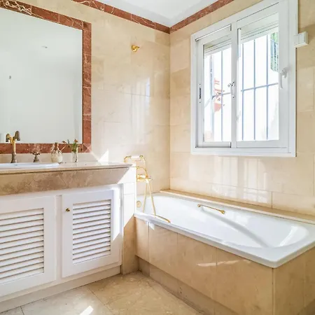 Apartment 2 Bedroom Gorgeous In